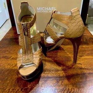 MICHAEL KORS, Tan, Leather, round toe, Size 6.5